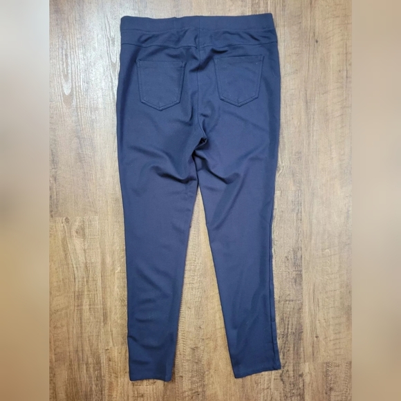 Base Level skinny pants - Picture 9 of 10